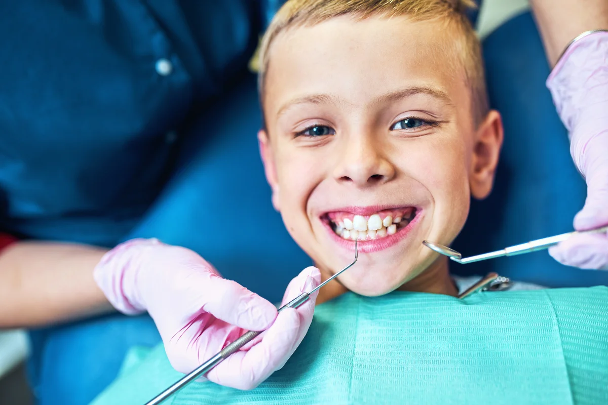Wanneer moet je kind voor het eerst naar de tandarts? Tips van de Tandartspraktijk Leiden