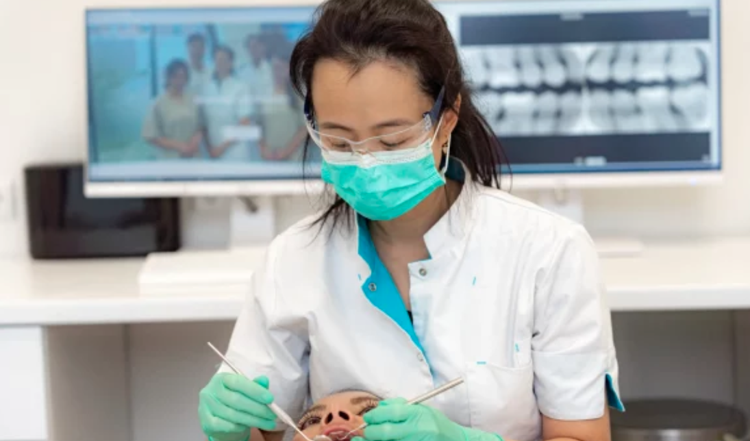 Hoe vaak moet je naar de mondhygiënist? De ideale frequentie ontrafeld