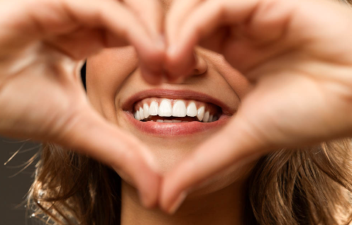 Hoe krijg je een stralende glimlach zonder ingrijpende behandeling? Ontdek de beste tips!
