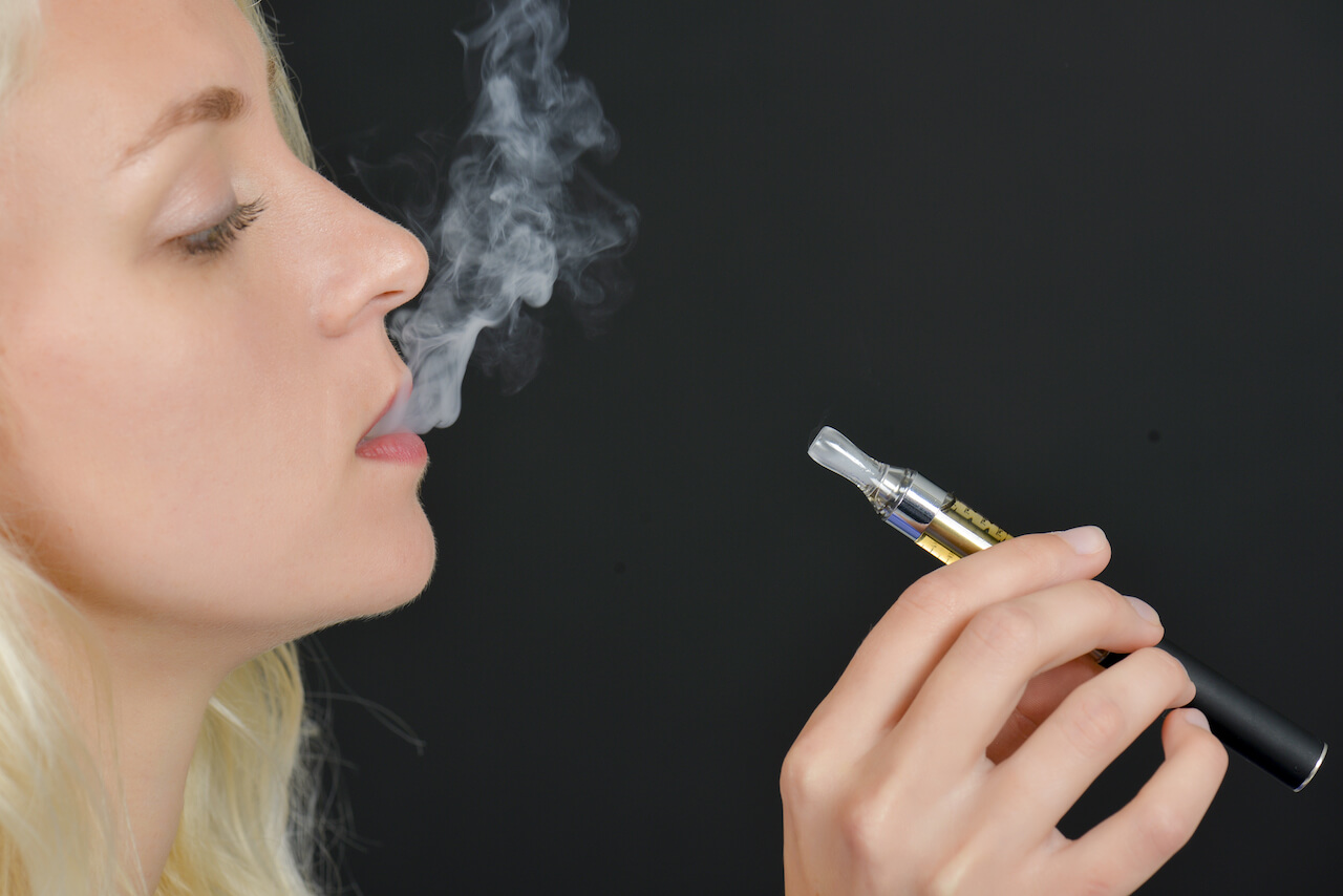 Image for Vergelijkbare schade mondgezondheid tabak en vapen (e-sigaretten)