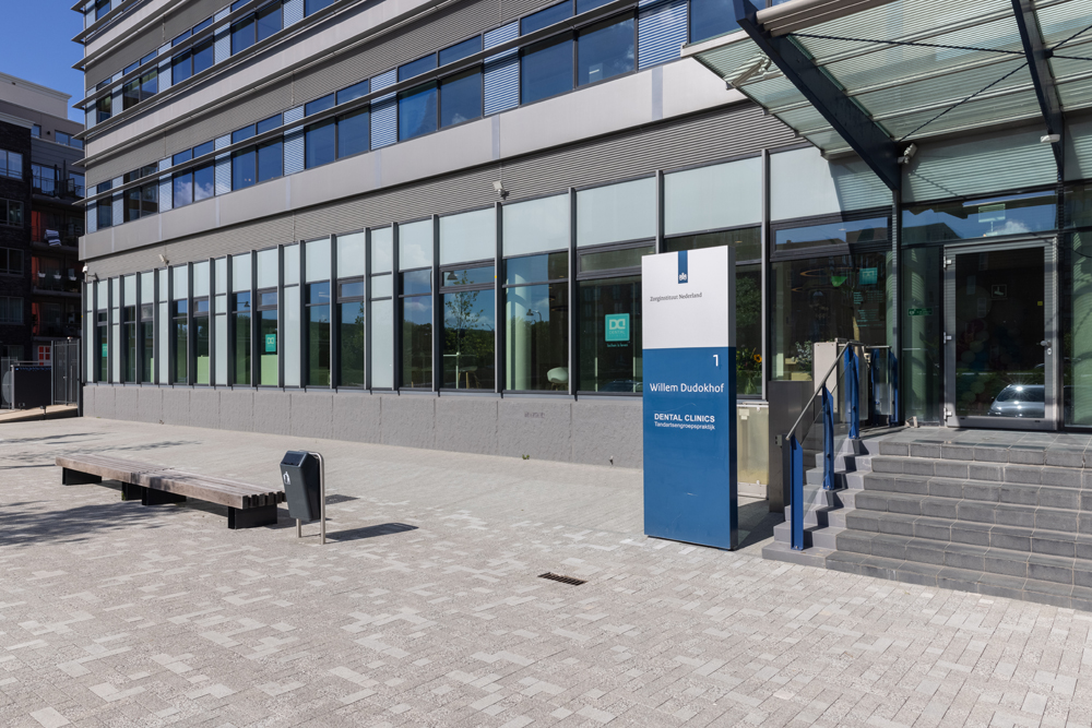 Entree van Dental Clinics Diemen