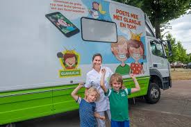 dental car met 2 kinderen