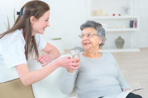 Uit het nieuws: Mondbacteriën mogelijk betrokken bij achteruitgang Parkinson